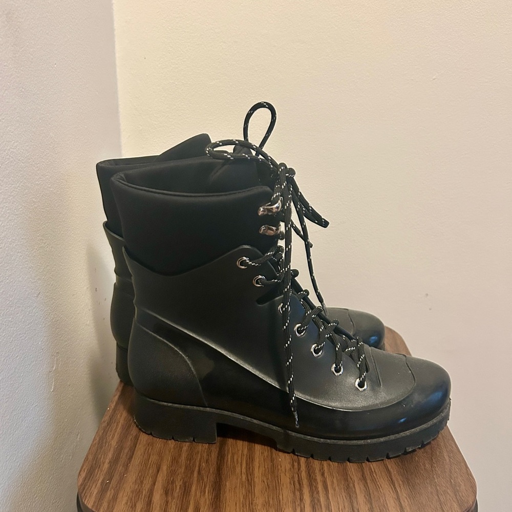 Black Lace-Up Waterproof Boots